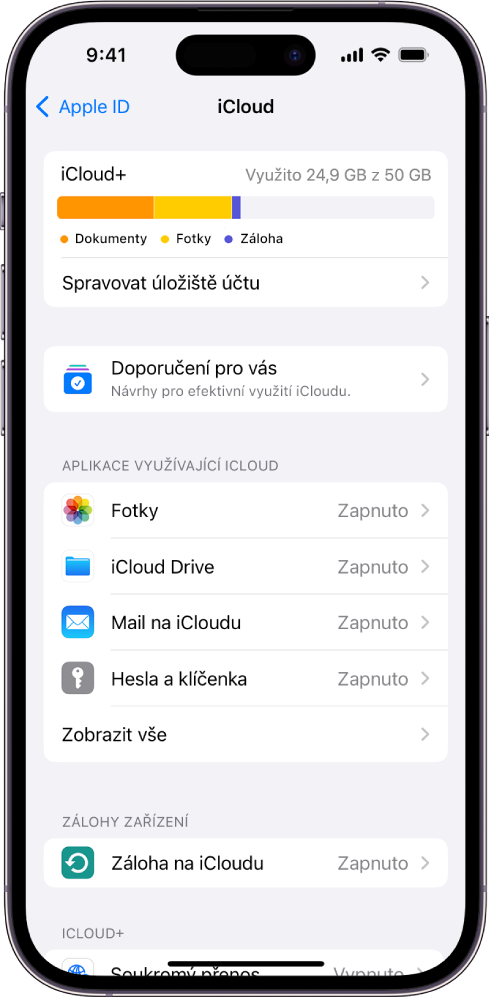 Obrazovka nastavení iCloudu s indikátorem stavu úložiště na iCloudu a seznamem aplikací a funkcí, které lze s iCloudem používat, např. Fotky, iCloud Drive a Mail na iCloudu