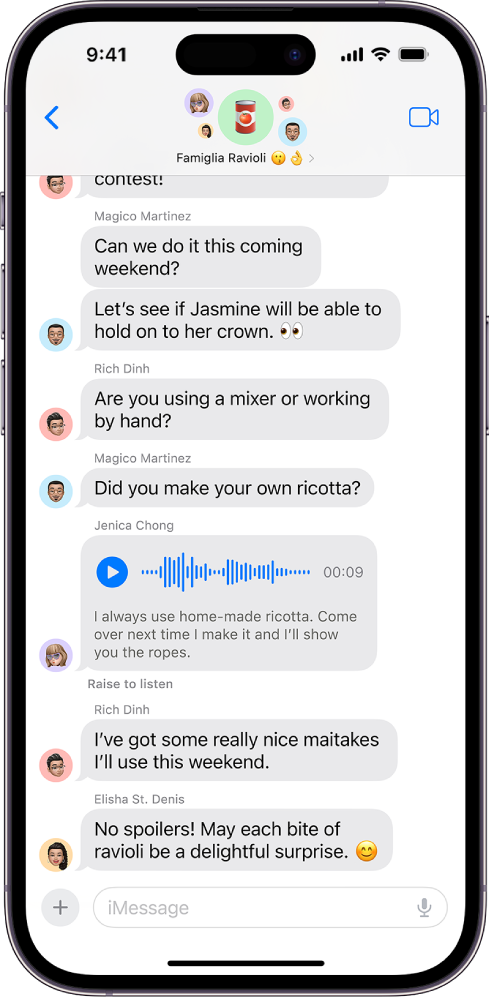  A Messages conversation with an audio message and its transcript.