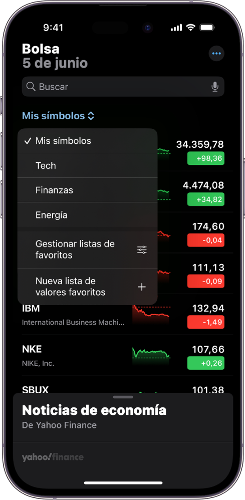 Lista de valores favoritos en la app Bolsa con diferentes valores. Para cada valor de la lista se muestra, de izquierda a derecha, el símbolo y el nombre del valor, una gráfica de su evolución, el precio del valor y el cambio del precio. En la parte superior de la pantalla, la lista de valores favoritos “Mis símbolos” está seleccionada y aparece la siguiente lista de valores favoritos y las siguientes opciones: Tecnología, Economía, Energía, “Gestionar listas de favoritos” y “Nueva lista de valores favoritos”.