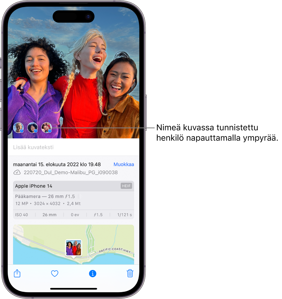 iPhonen näytön yläosassa on kuva auki Kuvat-apissa. Näytön alaosassa näytetään kuvan tiedot, ylhäältä alas lueteltuina päivämäärä ja aika, tiedostonimi, iPhone-malli ja kamera-asetukset sekä kartta. Näytön alareunassa vasemmalta oikealle lueteltuina ovat Jaa-painike, Suosikki-painike, Tiedot-painike ja Poista. Valittuna on Tiedot-painike.