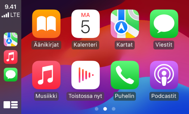 CarPlay Home, jonka sivupalkissa näkyvät Kartat-, Musiikki- ja Viestit-kuvakkeet. Oikealla ovat Äänikirjat, Kalenteri, Kartat, Viestit, Musiikki, Toistossa nyt, Puhelin ja Podcastit.