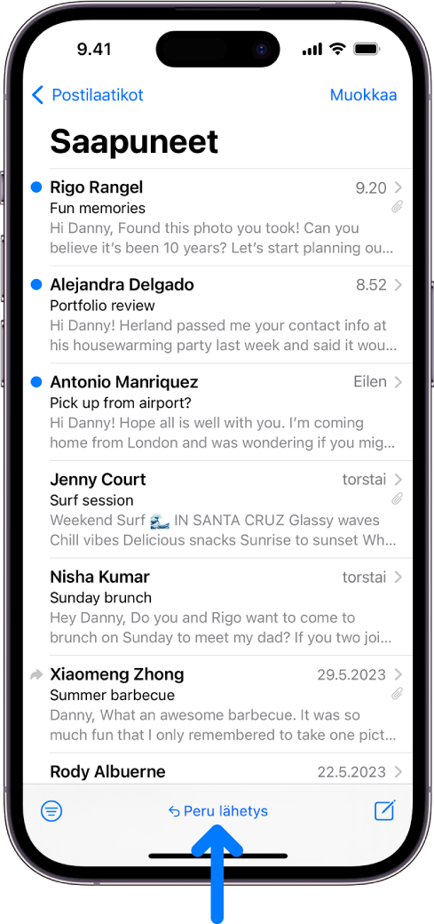 Saapuneet-näkymä, jossa näkyy sähköpostien luettelo. Keskellä näytön alareunaa on Peru lähetys -painike (josta voidaan perua äskettäin lähetetty sähköpostiviesti).