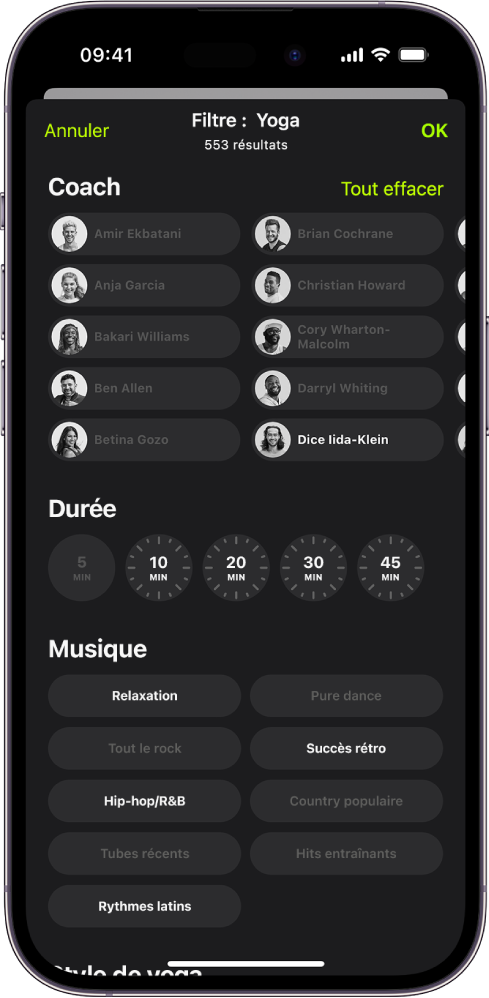 L’écran « Apple Fitness+ » affichant des options pour trier et filtrer des exercices. En haut de l’écran se trouve une liste des coachs. Des intervalles de temps sont affichés au centre de l’écran. Une liste de genres musicaux se trouve en dessous.