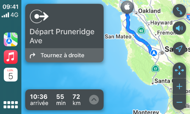 CarPlay affichant Plans, Musique et Calendrier dans la barre latérale. Sur la droite se trouve un itinéraire de navigation entre Apple Park et Apple Union Station.