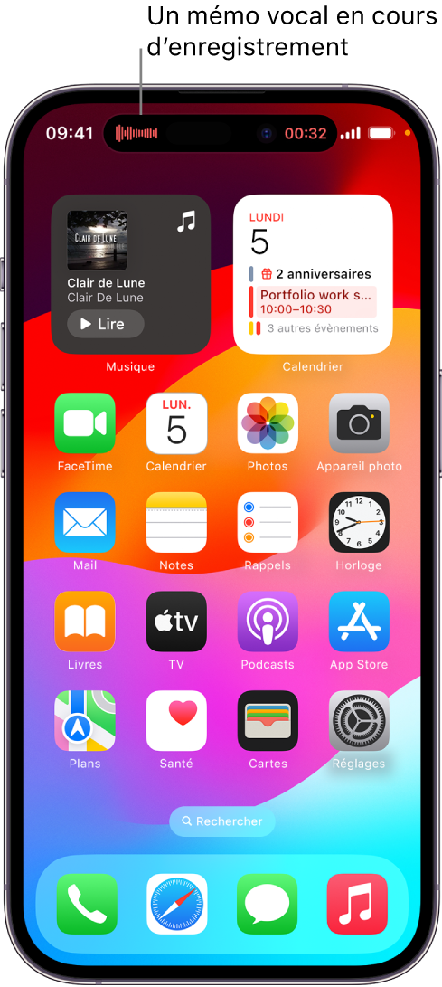 L’écran d’accueil de l’iPhone 14 Pro, avec un enregistrement Dictaphone dans la Dynamic Island.