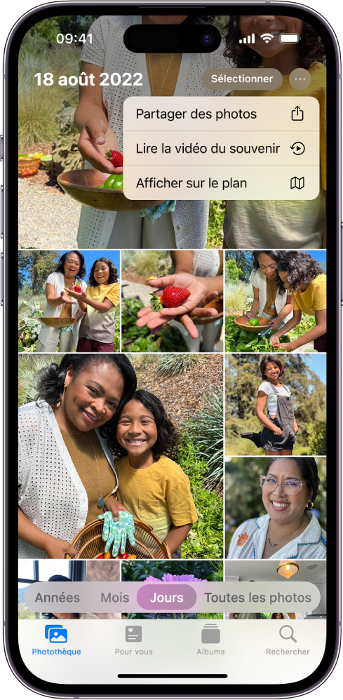L’écran Photos affichant la photothèque; en bas de l’écran, Jours est sélectionné. Le menu Plus d’options est ouvert en haut de l’écran, affichant des options disponibles pour Partager des photos, Lire la vidéo du souvenir, et Afficher le plan.