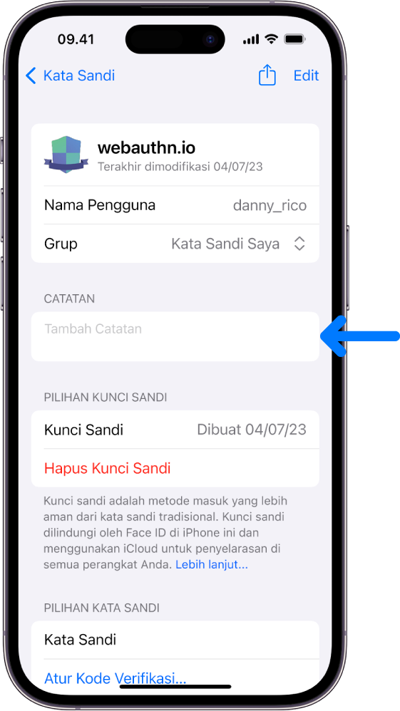 Layar kunci sandi di Rantai Kunci iCloud, dengan informasi mengenai kunci sandi dan tempat untuk menambahkan serta melihat catatan.