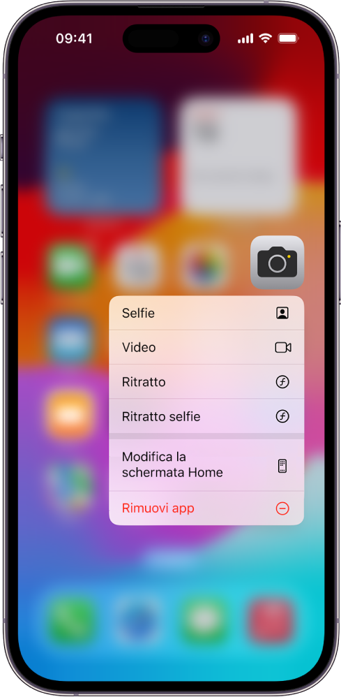 La schermata Home sfocata, con il menu delle azioni rapide della fotocamera visualizzato sotto l’icona dell’app Fotocamera.