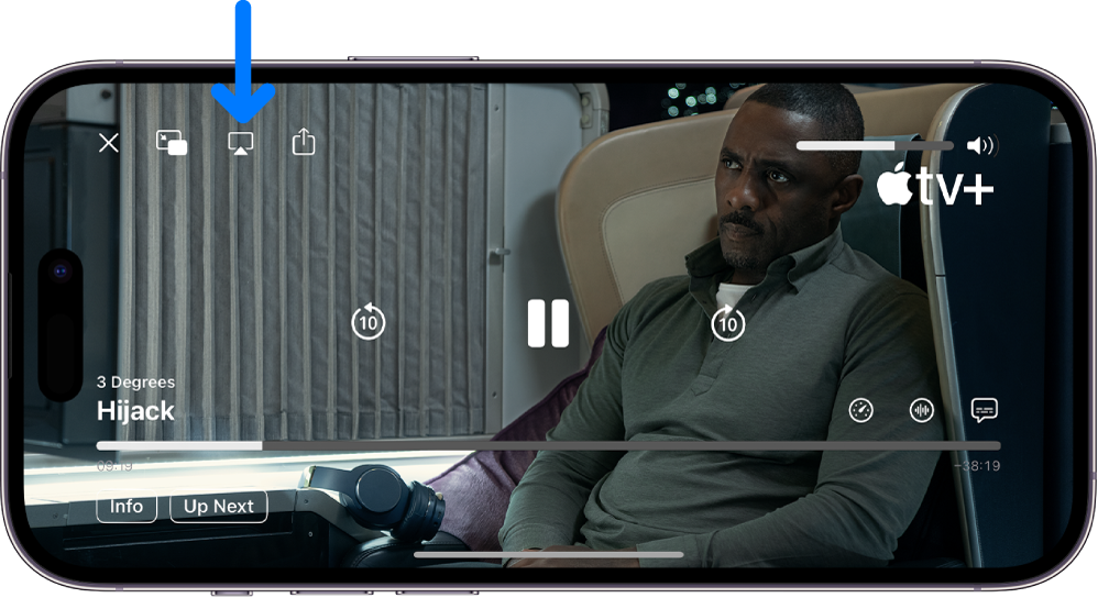Filma, kas tiek atskaņota iPhone ekrānā. Ekrāna vidū ir atskaņošanas vadības elementi. Augšējā kreisajā stūrī atrodas poga AirPlay.