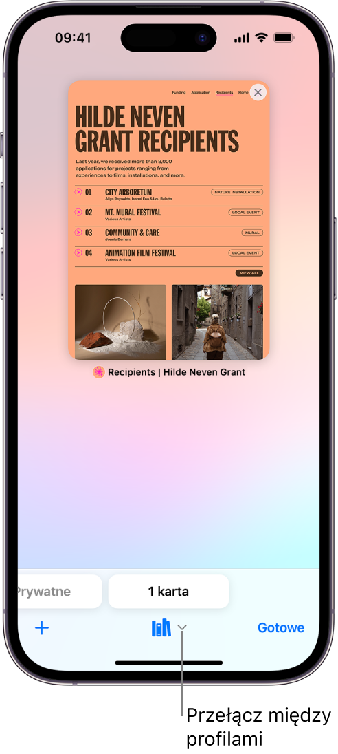 Ekran iPhone’a wyświetlający otwartą kartę Safari. Na dole ekranu widoczna jest ikona profilu Safari. Stuknij w ikonę, aby przełączyć profile.
