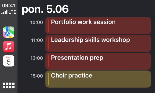 CarPlay z widocznymi na pasku bocznym ikonami aplikacji Mapy, Muzyka i Kalendarz. Po prawej widoczne są wydarzenia na poniedziałek piątego czerwca: sesja pracy nad portfolio, warsztaty umiejętności przywódczych, przygotowanie prezentacji oraz próba chóru.