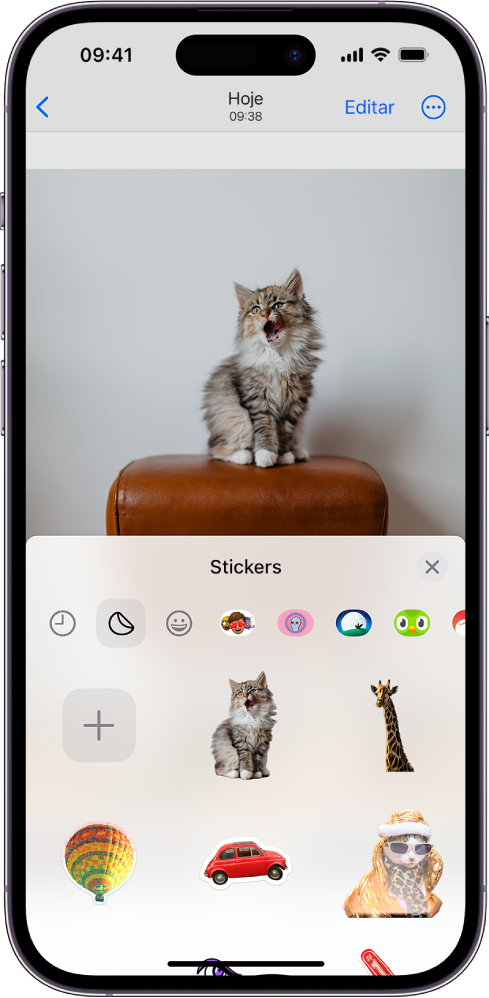 Uma fotografia da aplicação Fotografias é apresentada como autocolante no menu de stickers.