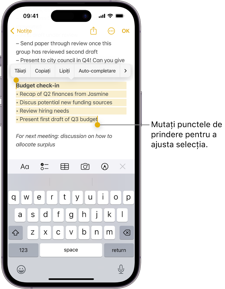 Un text este selectat într-o notiță din aplicația Notițe. Deasupra textului selectat se află butoanele pentru tăiere, copiere, lipire și auto-completare. Textul selectat este evidențiat, cu puncte pentru ajustarea selecției la fiecare capăt.