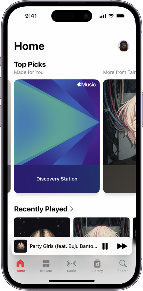 Ekrani Home që shfaq Top Picks në krye. Mund të rrëshqitni majtas ose djathtas për të parë më shumë muzikë të zgjedhur pikërisht për ju. Recently Played shfaqet më poshtë.