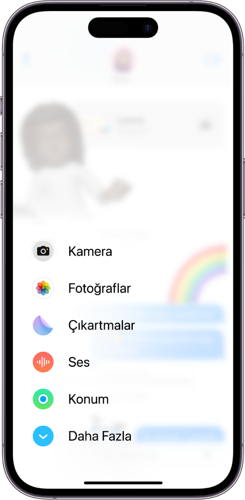 Mesajlar yazışmasında Uygulamalar düğmesine dokunduktan sonra mesajınıza ekleyebileceğiniz özelliklerin listesi görünür.
