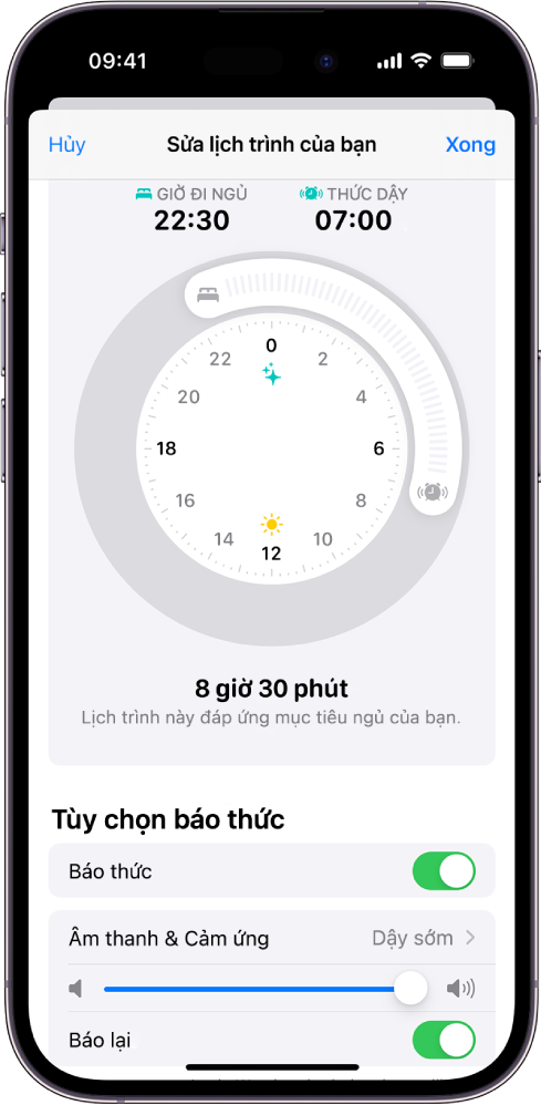 Màn hình Sửa lịch trình của bạn trong Sức khỏe, với đồng hồ Giờ đi ngủ và Thức dậy ở đầu màn hình và các tùy chọn báo thức ở cuối màn hình.