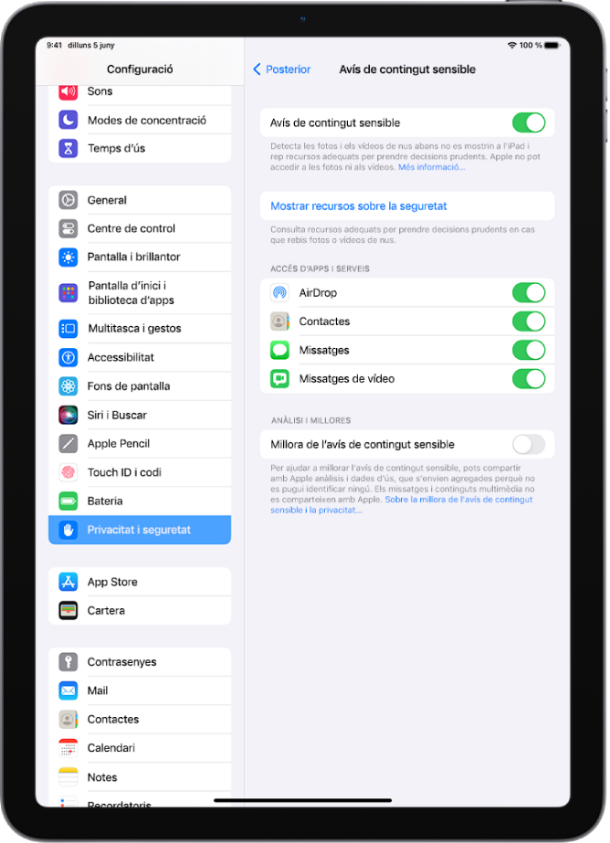 L’opció “Avís de contingut delicat”, un enllaç titulat “Mostrar recursos sobre la seguretat” i el botó “Millora de l’avís de contingut delicat” per compartir dades d’ús i d’anàlisis amb Apple.