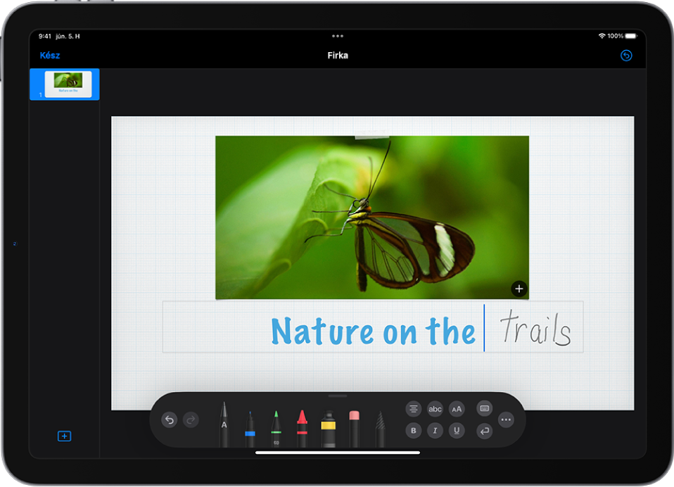 Cím van hozzáadva egy Keynote-diához. Az Apple Pencil segítségével készült kézírásos szövegek gépelt szöveggé vannak átalakítva.