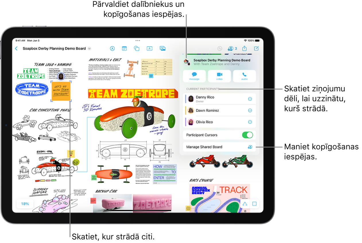 Koplietojama Freeform tāfele iPad ierīcē ar atvērtu sadarbošanās izvēlni un cita dalībnieka atrašanās vietu tāfelē, kas atzīmēta ar violetām atzīmēm.