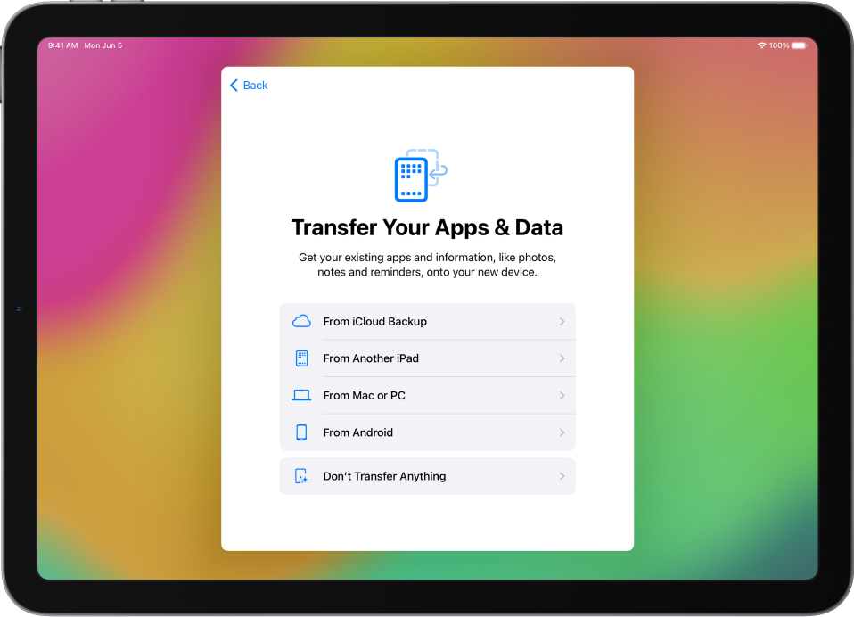 Iestatīšanas ekrāns ar opcijām, lai pārsūtītu lietotnes un datus no iCloud rezerves kopijas, citas iPad ierīces, Mac vai personālā datora vai Android ierīces.