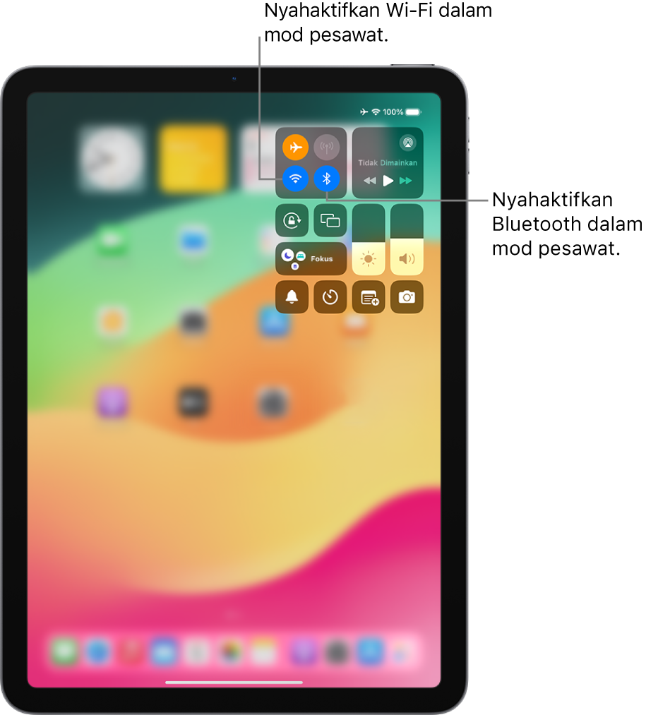 Pusat Kawalan iPad menunjukkan Mod Pesawat diaktifkan. Butang untuk menyahaktifkan Wi-Fi dan Bluetooth berada berdekatan penjuru kiri atas Pusat Kawalan. Ketik ikon Bluetooth untuk menyahaktifkan Bluetooth dalam Mod Pesawat. Ketik ikon Wi-Fi untuk mengaktifkan Wi-Fi dalam Mod Pesawat.