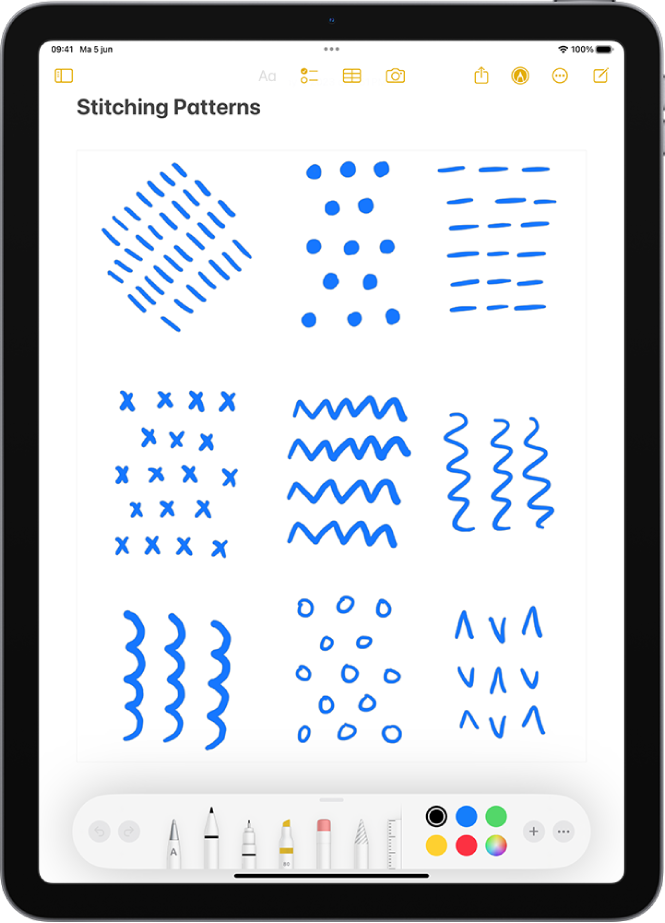 Een notitie is open in de Notities-app. Onder in het scherm is de markeringsknoppenbalk open. De markeringsfuncties zijn van links naar rechts: pen, continue lijn, markeerstift, gum, lasso, liniaal en potlood, met daarnaast kleurknoppen, de toevoegknop en de knop 'Meer'.