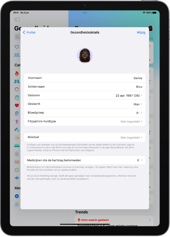 Het scherm 'Gezondheidsdetails', met velden voor naam, geboortedatum, bloedgroep en andere informatie.