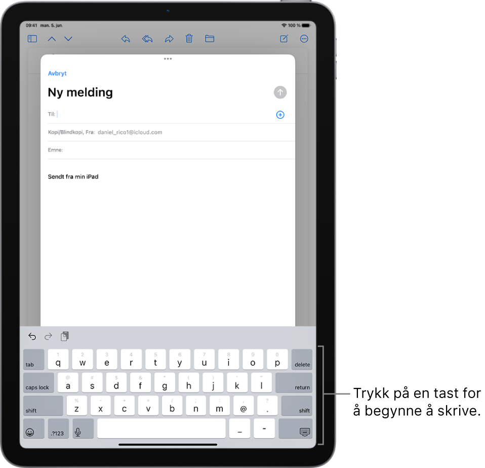 En tom e-postmelding er åpen i Mail-appen. Skjermtastaturet er på nederste halvdel av skjermen.