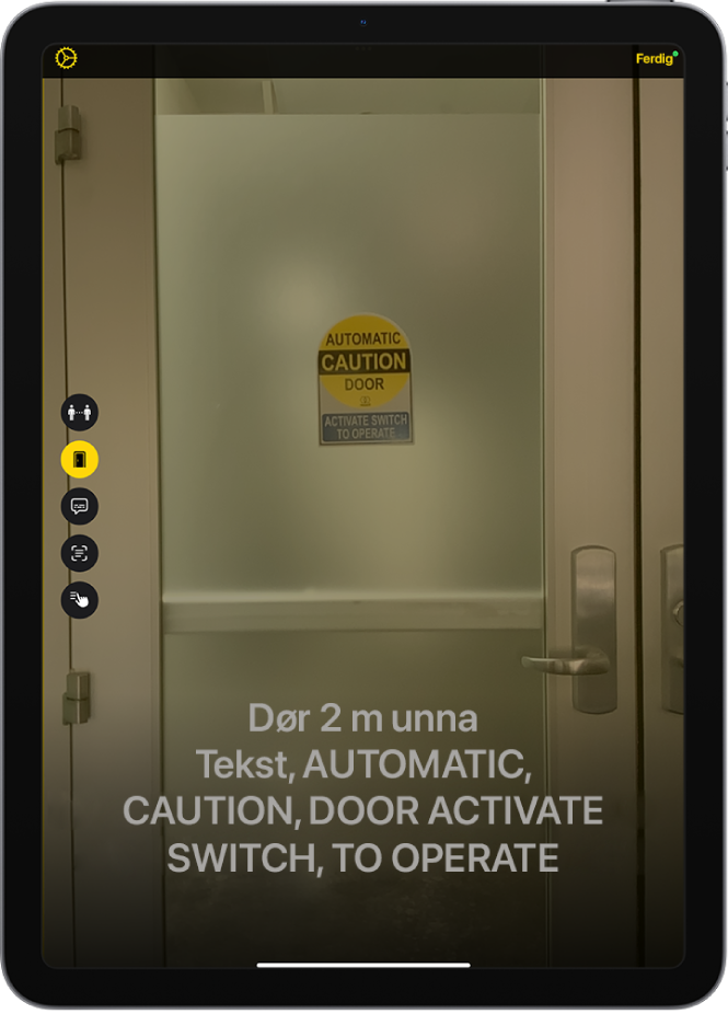 Lupe-skjermen i Registreringsmodus viser en dør. Nederst er en beskrivelse av hvor langt unna døren er, og teksten på den.