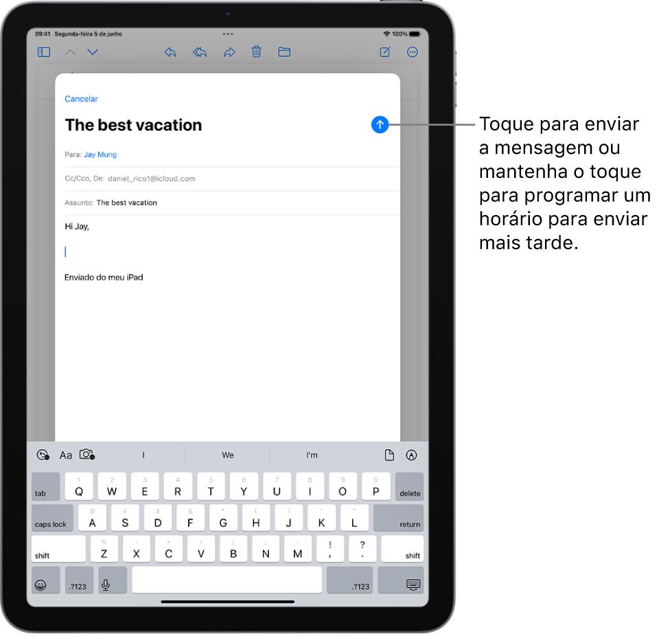 Um rascunho de e‑mail está aberto no app Mail. O botão para enviar a mensagem está no canto superior direito. Toque para enviar a mensagem ou toque e mantenha pressionado para agendar um horário e enviá‑la mais tarde.