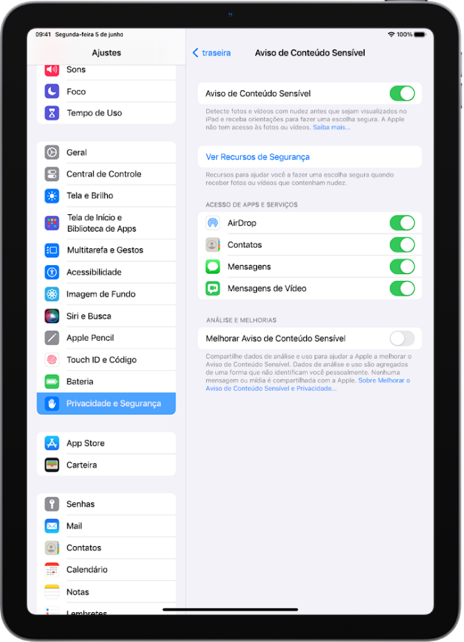 Os ajustes de Avisos de Conteúdo Sensível, com o link “Ver Recursos de Segurança” e o botão “Melhorar Aviso de Conteúdo Sensível” para compartilhar dados de análise e uso com a Apple.