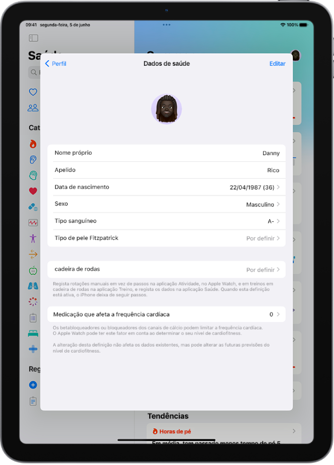 O ecrã “Dados de saúde”, que inclui os campos para nome, data de nascimento, tipo sanguíneo e outras informações.