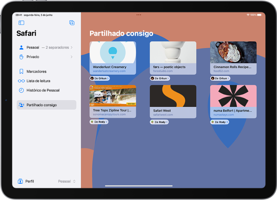 No Safari, a opção “Partilhar consigo” está selecionada na barra lateral no lado esquerdo do ecrã do iPad. A página “Partilhado consigo” tem pré-visualizações de páginas web. Por baixo de cada pré-visualização encontra-se o nome da pessoa que o partilhou.