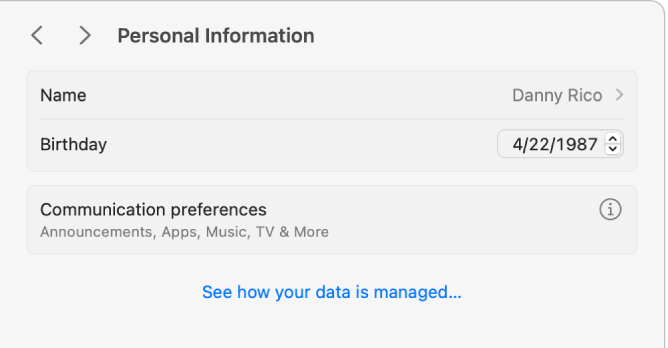 La configuración de la cuenta de Apple mostrando el nombre, fecha de nacimiento y preferencias de comunicación de una cuenta existente.