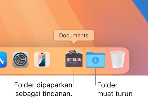 Hujung kanan Dock menunjukkan folder yang dipaparkan sebagai tindanan dan folder Muat Turun dipaparkan sebagai folder.