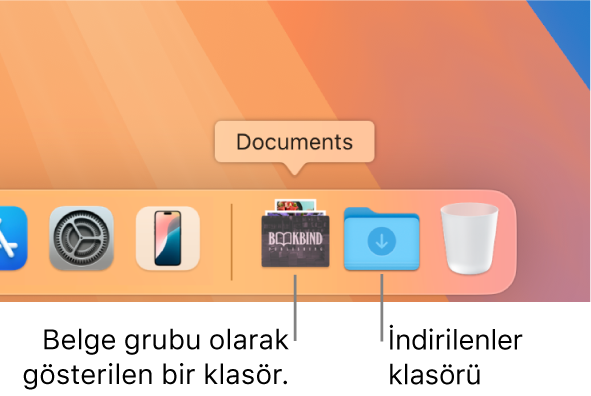 Dock’un sağ ucunda belge grubu olarak görüntülenen bir klasör ve klasör olarak görüntülenen İndirilenler klasörü gösteriliyor.