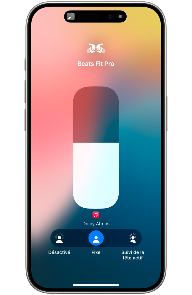 L’écran de volume dans le centre de contrôle affichant le volume des Beats Fit Pro et les options d’audio spatial.