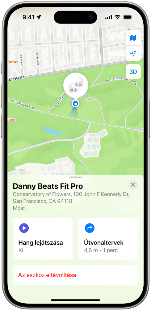 Egy képernyő az iPhone Lokátor appjából. A Beats Fit Pro helye látható San Francisco térképén, egy címmel és a következő lehetőségekkel: Hang lejátszása, Útvonaltervek és Eszköz eltávolítása.