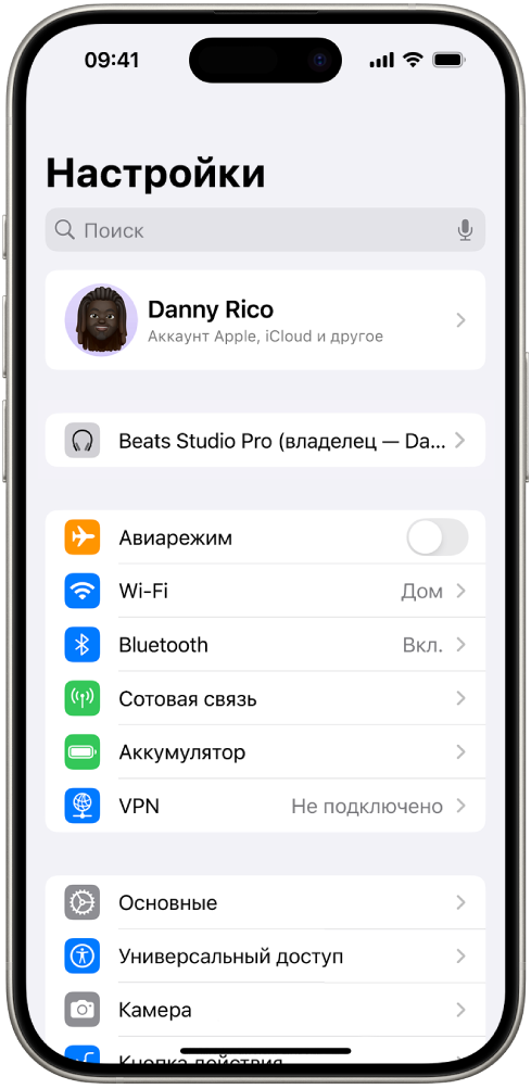 В приложении «Настройки» на iPhone вверху экрана показано подключенное устройство Beats.