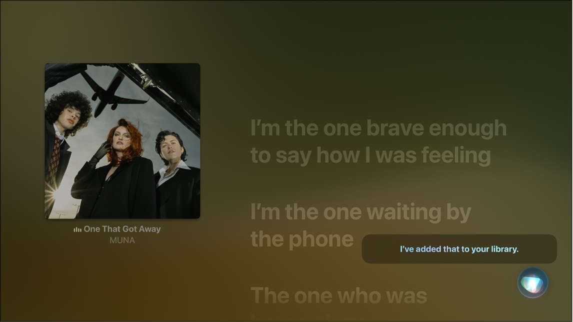 Ejemplo que muestra cómo utilizar Siri para añadir un álbum a mi biblioteca desde la pantalla “En reproducción”