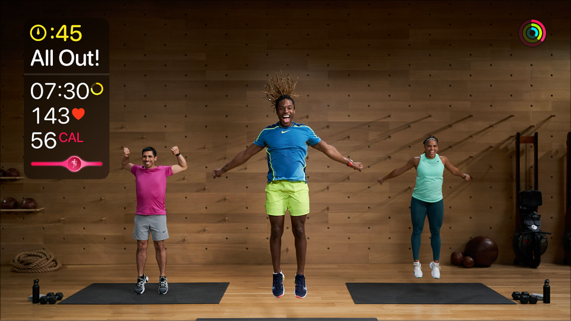 Fitness+ vadba na Apple TV, ki prikazuje podatke v živo iz ure Apple Watch