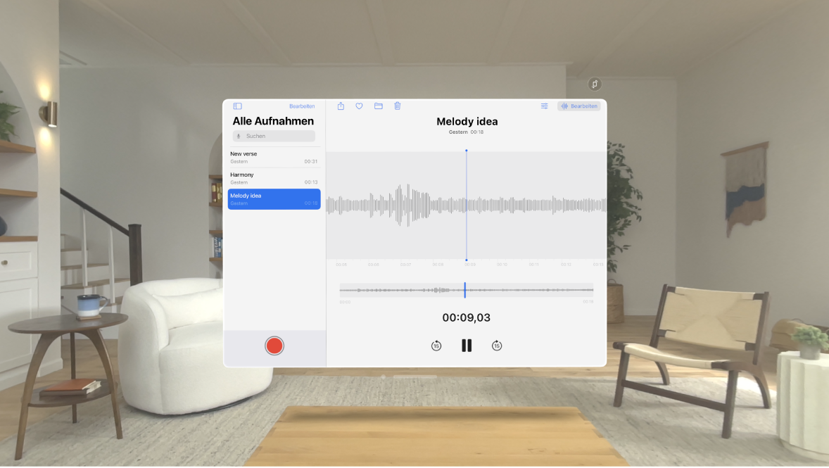 Die App „Sprachmemos“ auf der Apple Vision Pro. Oben werden Optionen angezeigt, mit denen Aufnahmen als Favoriten markiert, in einen Ordner bewegt, gesucht und geteilt werden können.
