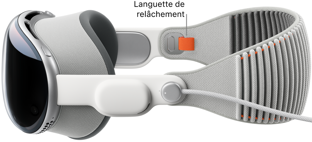 L’Apple Vision Pro sur lequel est fixé le bandeau tissé solo. Une languette de relâchement orange est visible sur l’intérieur du bandeau tissé solo.