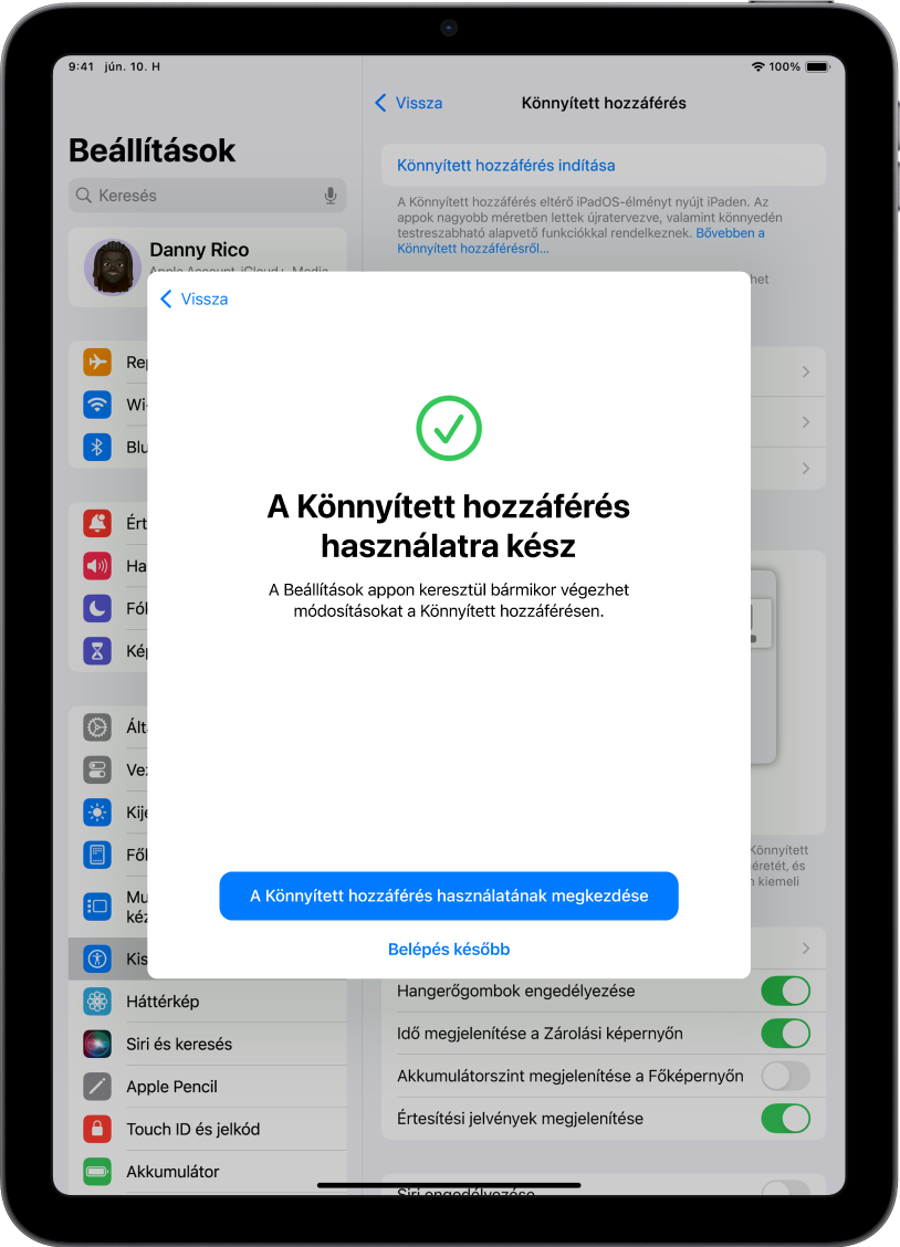 Egy iPad képernyője, amelyen az látható, hogy a Könnyített hozzáférés készen áll a használatra, alul pedig egy gomb található, amellyel a Könnyített hozzáférést el lehet indítani.