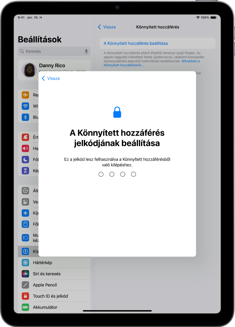 Egy iPad képernyője, amelyen a Könnyített hozzáférés aktiválásakor és az abból való kilépéskor használt jelkódot lehet beállítani.