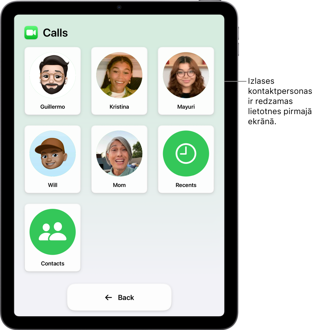 iPad ierīce ar funkciju Assistive Access un atvērtu lietotni Calls, kurā redzams režģis ar kontaktpersonu fotoattēliem un vārdiem.