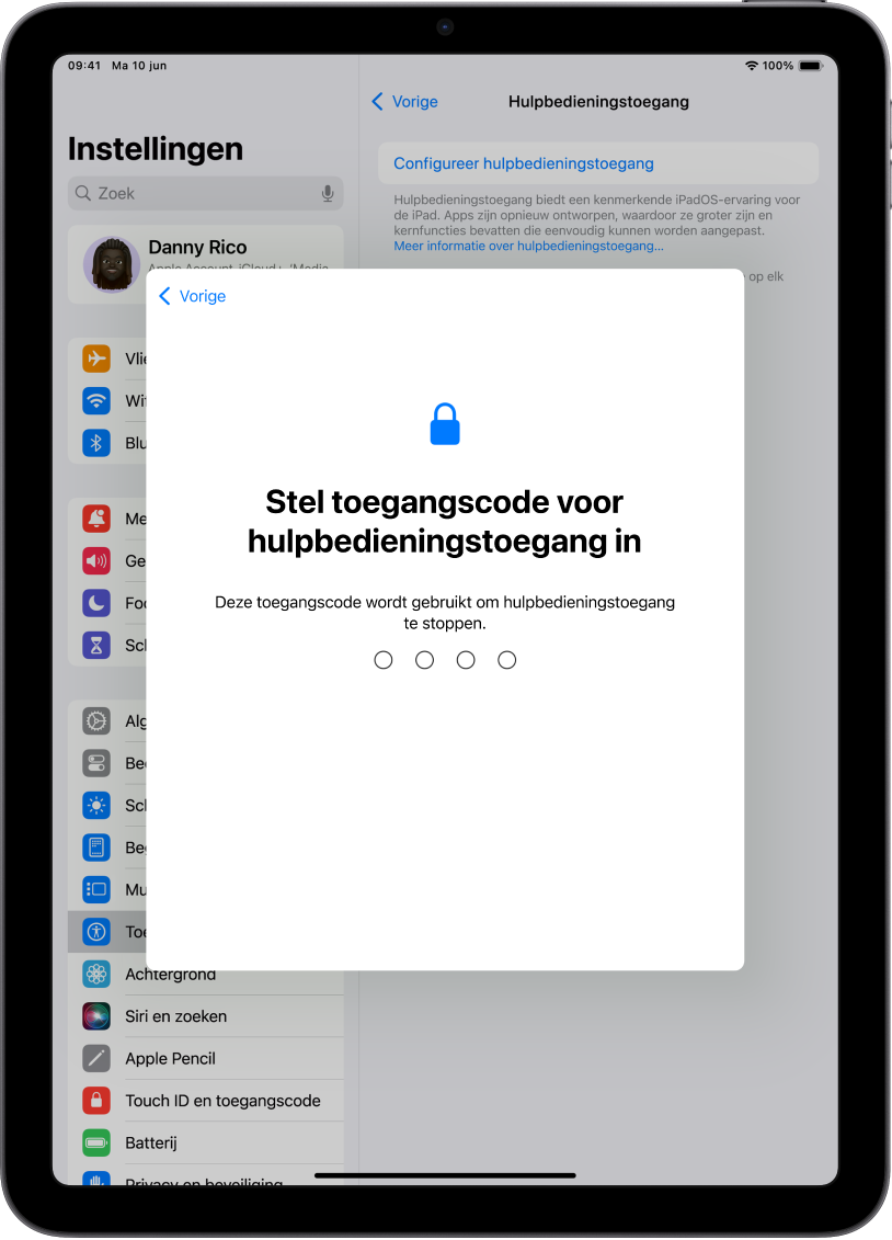 Een iPad met het instelscherm voor de toegangscode waarmee hulpbedieningstoegang wordt gestart en gestopt.