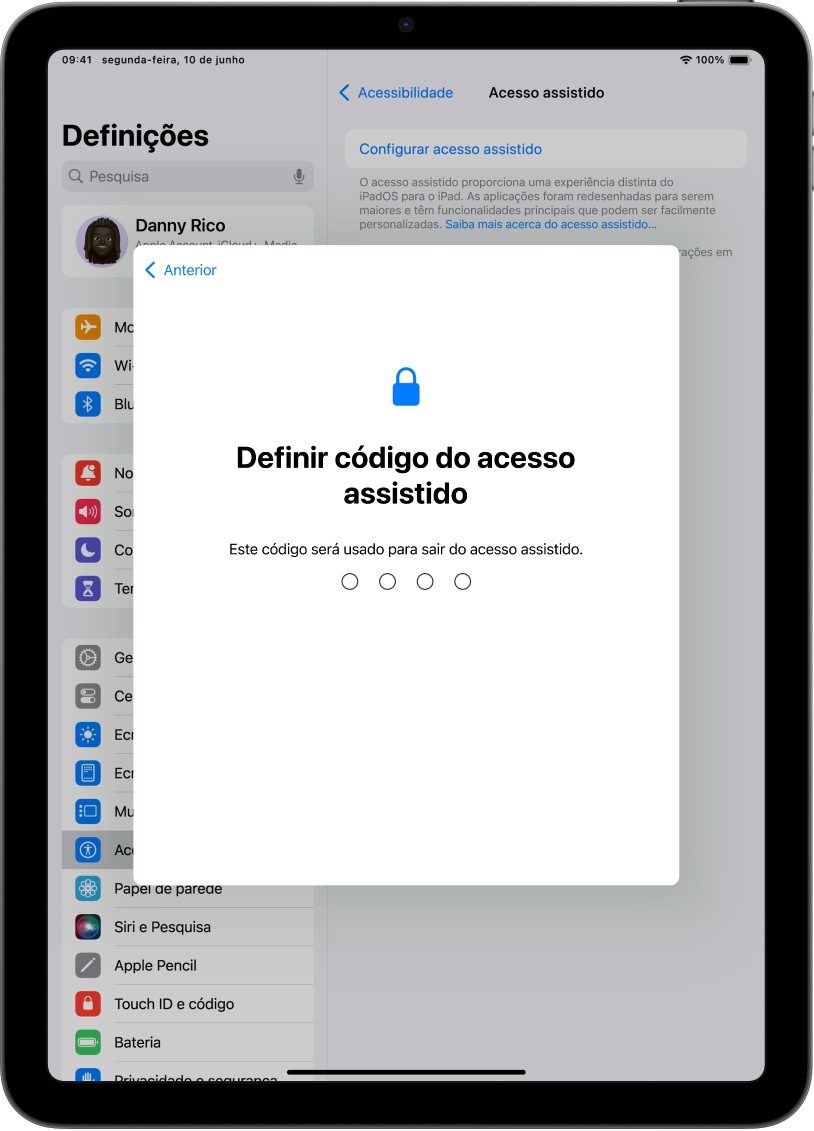 Um iPad mostra o ecrã para definir o código do Acesso assistido, que é usado ao entrar e ao sair do Acesso assistido.