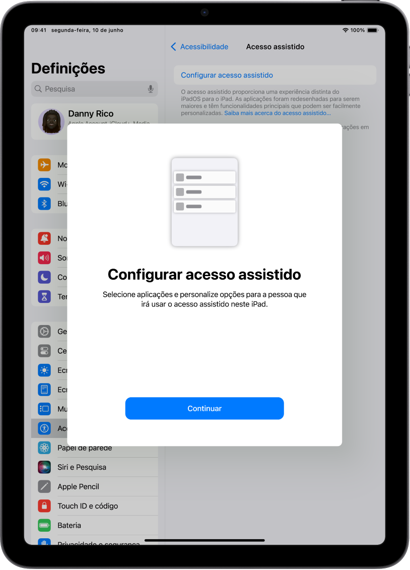 Um iPad mostra o ecrã de configuração do Acesso assistido com o botão Continuar na parte inferior.