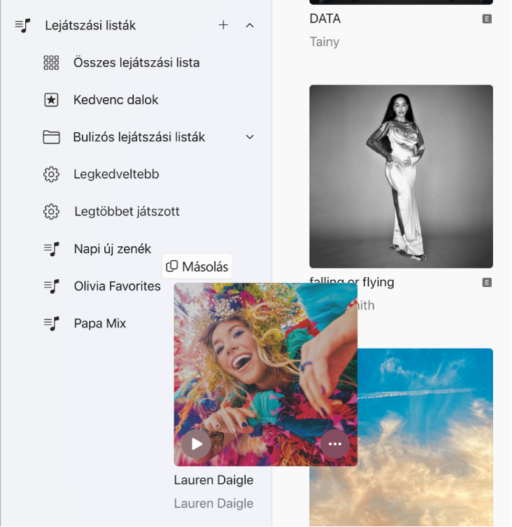 Egy album, amelyet egy lejátszási listára húznak.